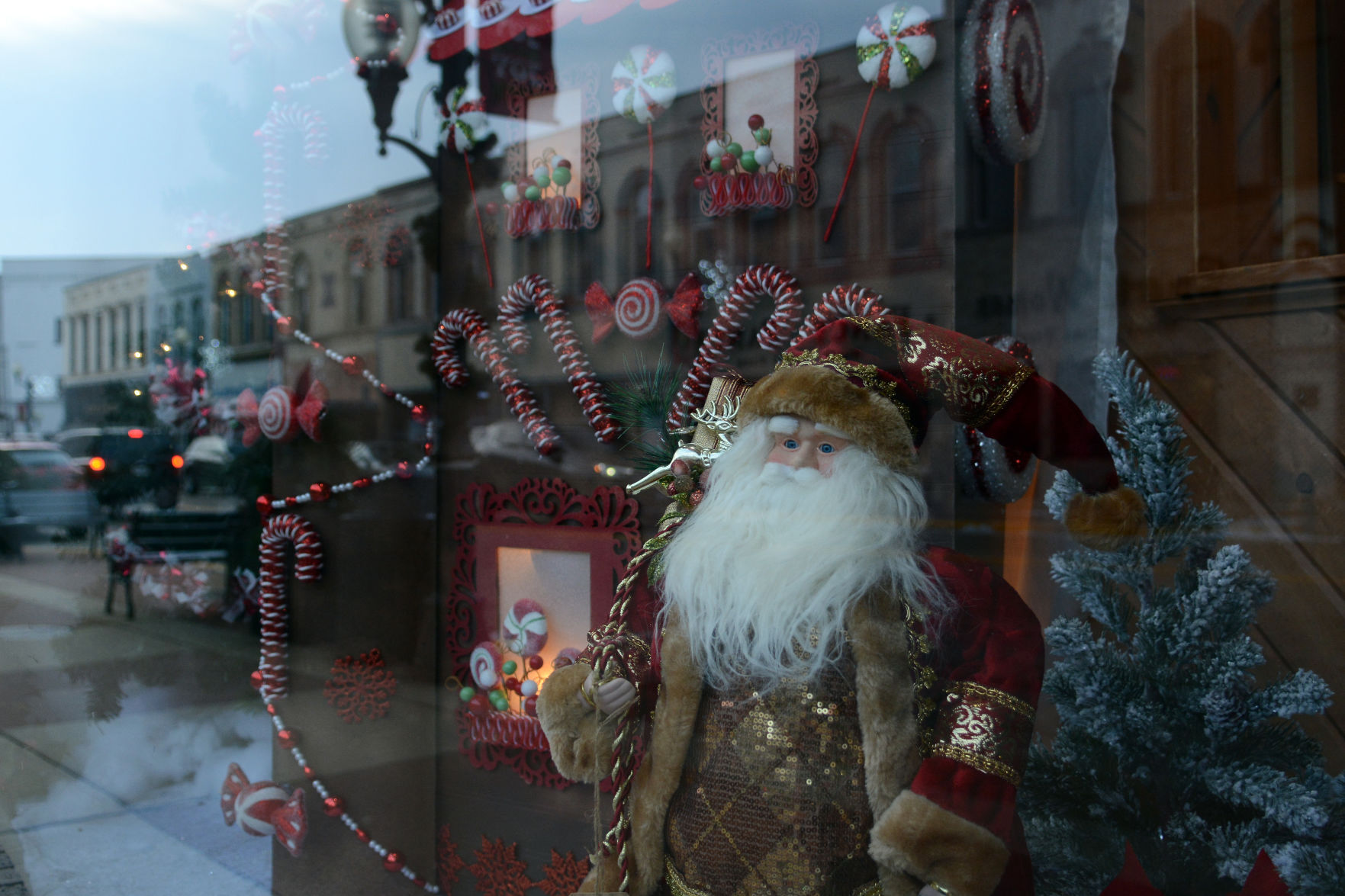 Portage shop windows, Dec. 18, 2020